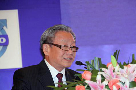中國工程機(jī)械工業(yè)協(xié)會(huì)名譽(yù)會(huì)長、首席顧問韓學(xué)松發(fā)表演講